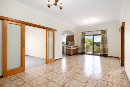 Huge Family Home - Photo 5