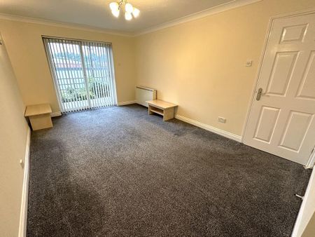 2 bedroom ground floor flat to rent - Photo 2