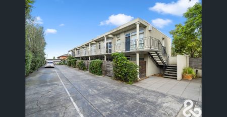 Beautiful Gem Overlooking Pender's Park - Photo 3