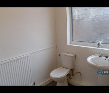 2 bedroom end of terrace house to rent - Photo 4