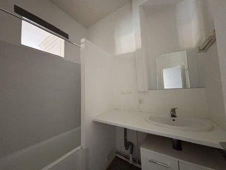 Location Appartement 1 pièce 31m² ANGOULEME 16000 - Photo 5
