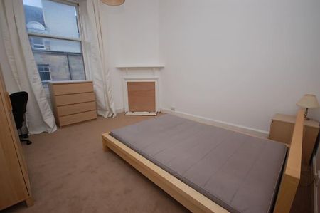3 bedroom flat to rent - Photo 3