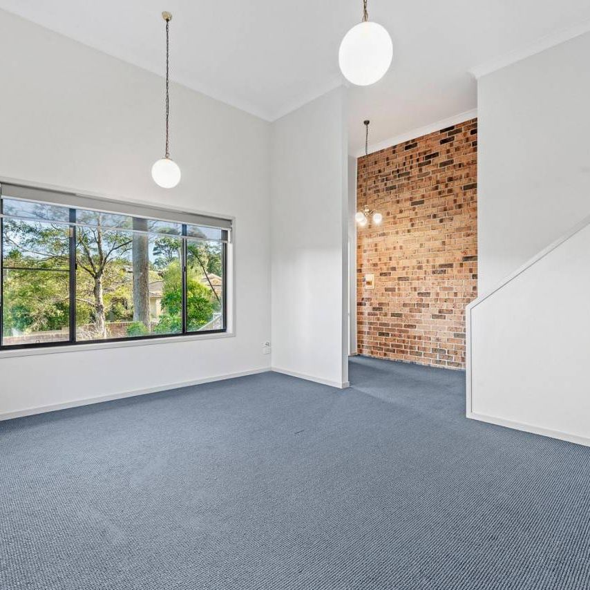 Stunning 3-Bedroom Townhouse in Denhams Beach - Photo 1