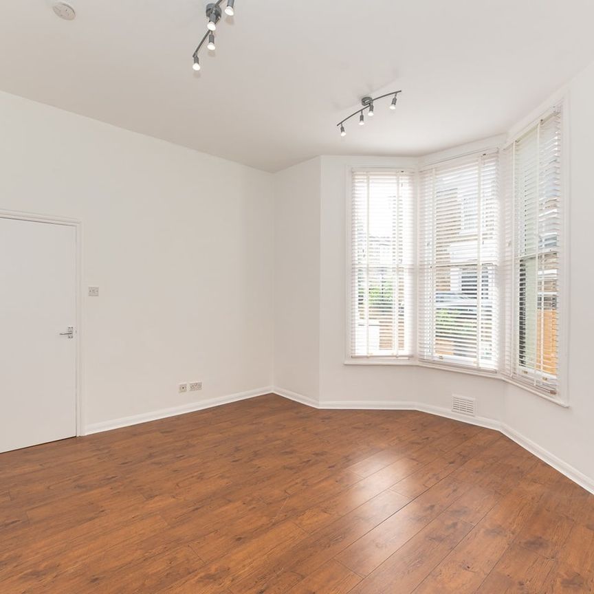2 Bed Flat, Sudbourne Road, SW2 - Photo 1