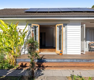 Perfect Family Home, Great Location, Walk To The WaterFront - Photo 3