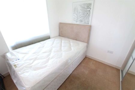 Furnished Studio Apartment in the Spectrum Development, with its unique, modern and functional design, and close proximity to Manchester's Deansgate area. - Photo 2
