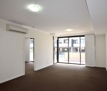 STYLISH EXECUTIVE CBD APARTMENT - Photo 6
