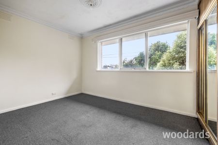 Spacious Two Bedroom Apartment - Photo 2