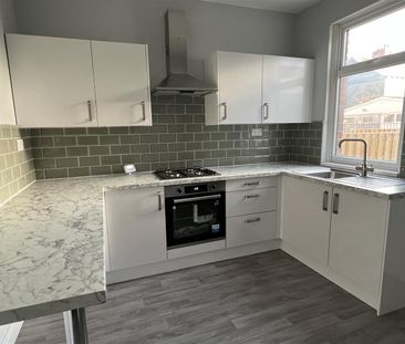 Carlton, Wood Lane, S71, Barnsley - Photo 4