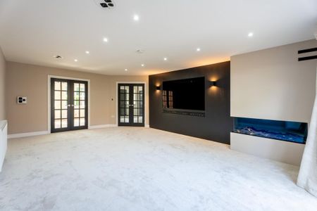 4 bedroom detached house to rent - Photo 2