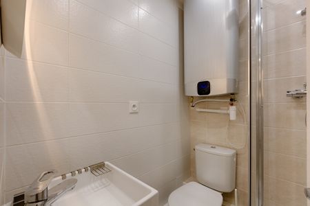 Magnifique T2 de 21 m² - Rue Philippe de Girard - 75018 Paris - Photo 5