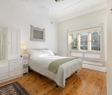 Three Bedroom House in Convenient Location - Photo 3