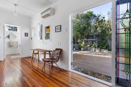 Sunny refurbished family home in top location - Photo 3