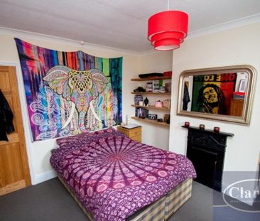 5 bedroom detached house to rent - Photo 2