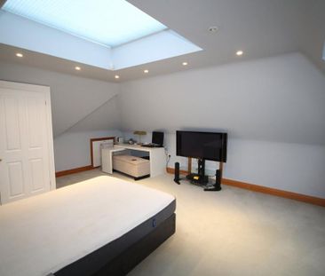 2 bedroom penthouse to rent - Photo 4