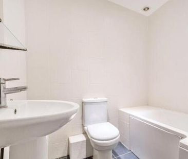 3 bedroom end of terrace house to rent - Photo 2