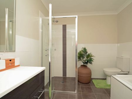 CLASSY MODERN UNIT! - Photo 5