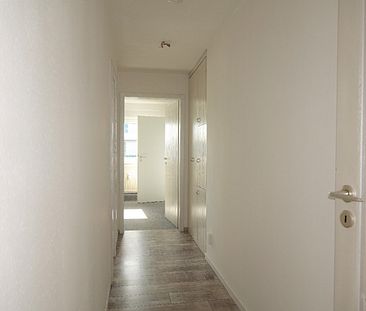 Gepflegte ca. 89 m² große DG-Wohnung mit großem Wohn-/Esszimmer, Tageslichtbad und PKW-Stellplatz - Foto 1