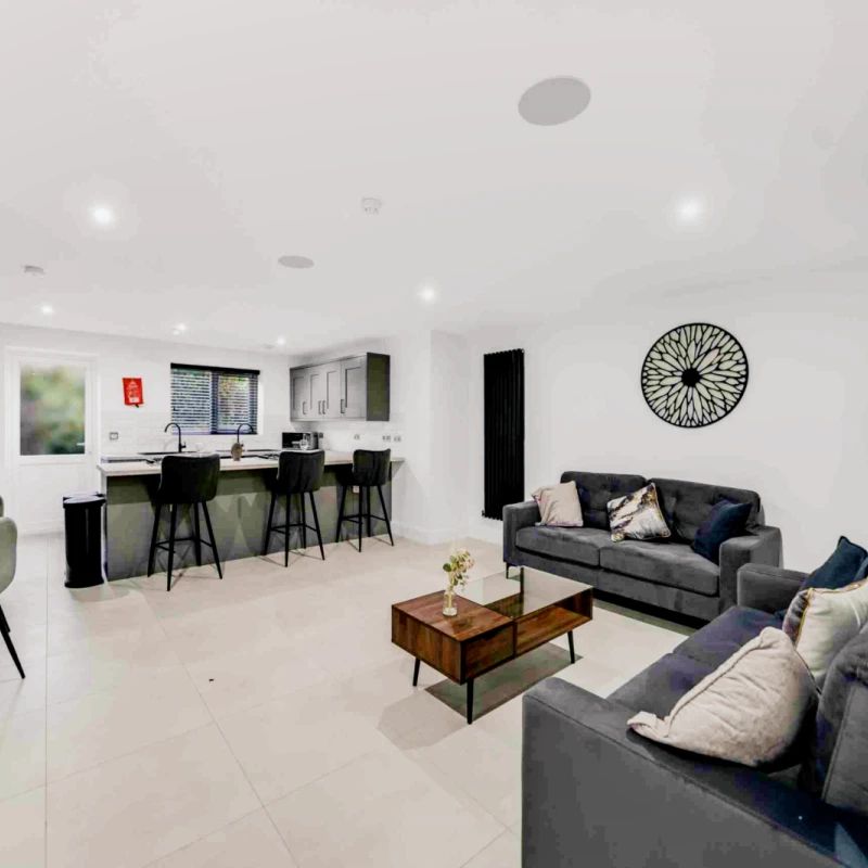 6 Beds 6 Baths - Photo 1