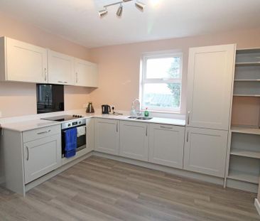 3 bedroom semi-detached house to rent - Photo 6