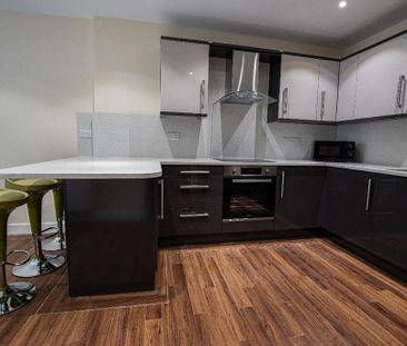 3 bedroom flat to rent - Photo 2