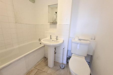 Roydon Court, HEMEL HEMPSTEAD - Photo 4