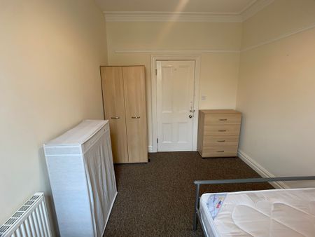 Feversham Crescent, Wigginton Road - P2111 - Photo 4