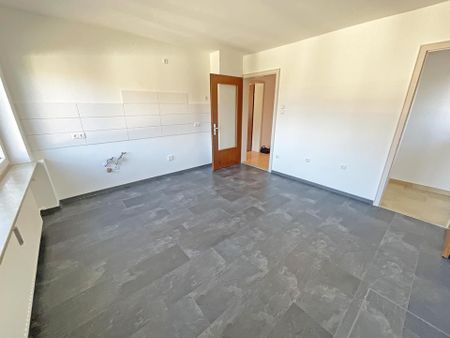 Irsee: Großzügige 3-Zimmer-Wohnung mit zwei Balkonen in gepflegtem Dreifamilienhaus - Photo 3