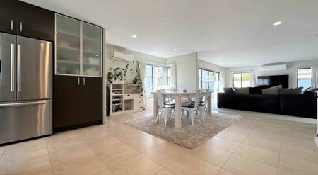 FOUR BEDROOM FREESTANDING VILLA - Photo 3