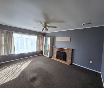 Family home with a big yard! - Photo 6