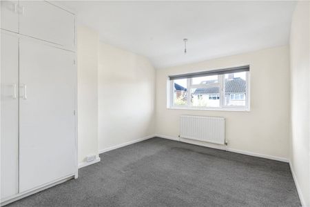 A semi detached house in this convenient West Oxford location. This property is offered unfurnished and available from the end of October. - Photo 4