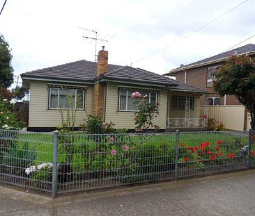 Conveniently close to transport & Altona Gate - Photo 1