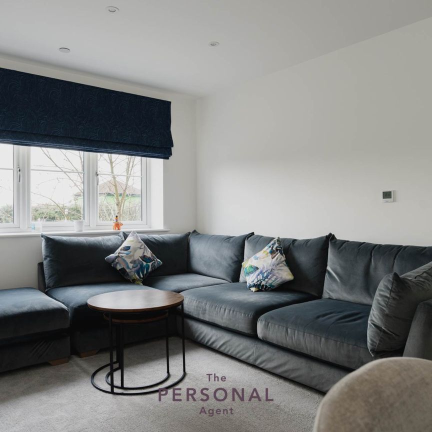 Aurora House Ceres Cresant Epsom Surrey, Epsom - Photo 1