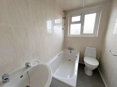 2 bedroom semi-detached house to rent - Photo 4