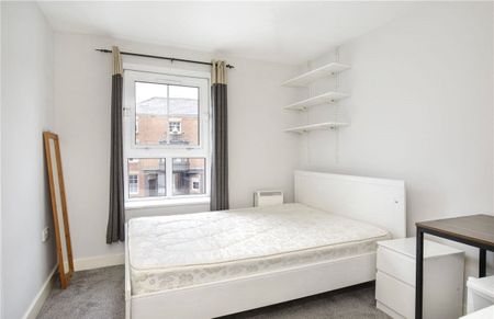 Well presented two bedroom unfurnished apartment with an allocated parking space and within a short walk into York city centre. - Photo 4