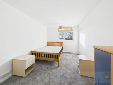 3 bedroom flat to rent - Photo 3