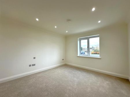 2 bedroom ground floor flat to rent - Photo 2