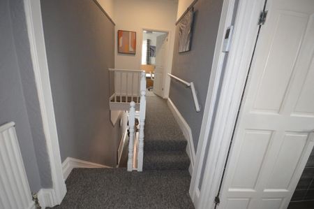 6 bedroom semi-detached house to rent - Photo 3