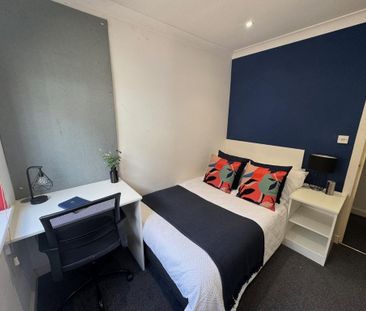 4 bedroom flat to rent - Photo 4