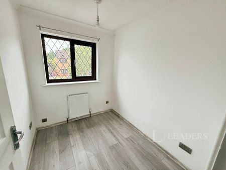 3 bedroom semi-detached house to rent - Photo 2