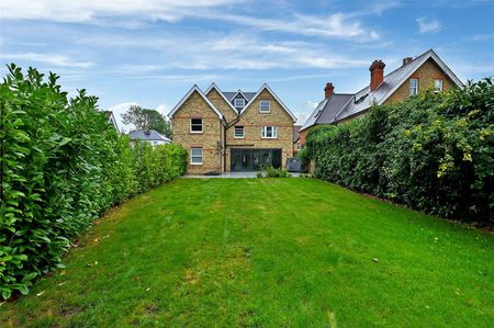 A substantial and luxurious double fronted home with six bedrooms, gym, games room and off-street car parking. - Photo 3