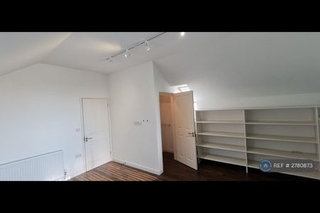 2 bedroom semi-detached house to rent - Photo 4