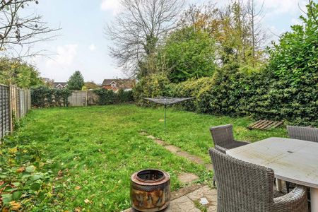 4 bedroom semi-detached house to rent - Photo 3