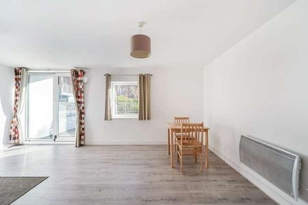 Holland Gardens, Brentford, TW8 - Photo 2