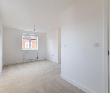 3 bedroom end of terrace house to rent - Photo 3