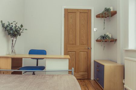 5 bedroom end of terrace house to rent - Photo 2