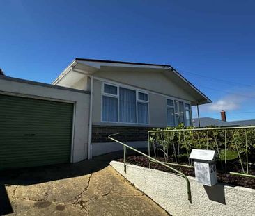 Beautiful in Belleknowes! - Photo 4