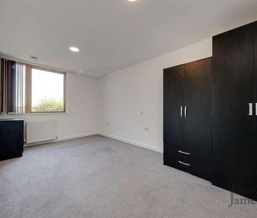 Blackwall Lane, London, SE10 - Photo 2