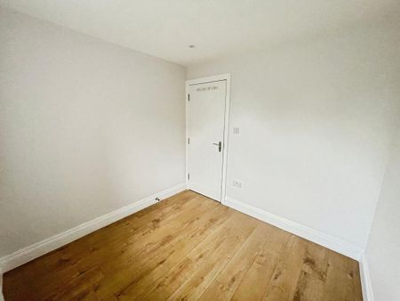 4 bedroom end of terrace house to rent - Photo 2