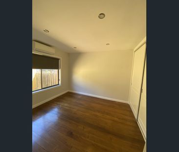 Fully Renovated Villa - Photo 3